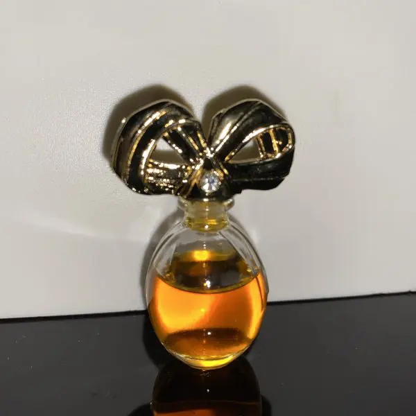 Elizabeth Taylor White Diamonds Eau de Parfum - Image 2
