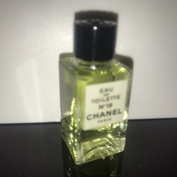 Chanel  N°19  Eau de Toilette  4,5 ml - Obrázek 3