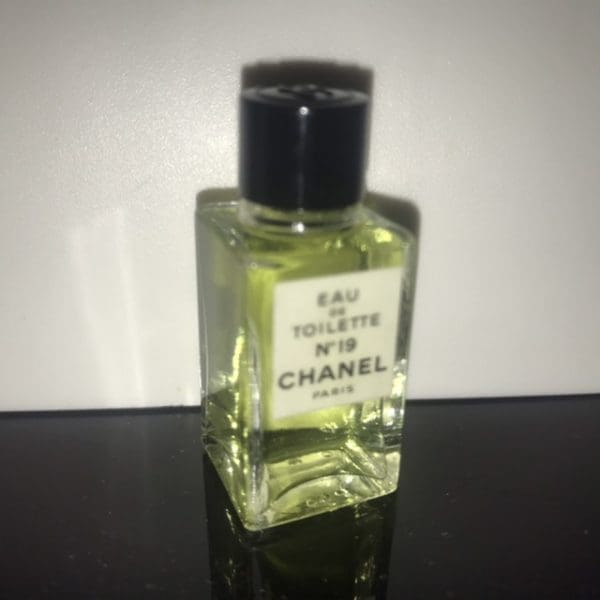 Chanel  N°19  Eau de Toilette  4,5 ml - Obrázek 2