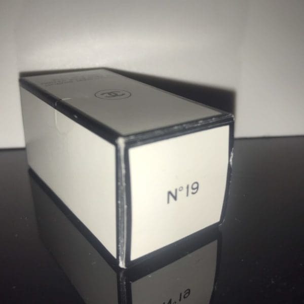 Chanel  N°19  Eau de Toilette  4,5 ml - Obrázek 5