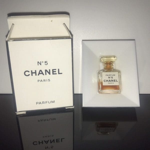 Chanel No. 5 čistý parfém 1,5 ml - Obrázek 3