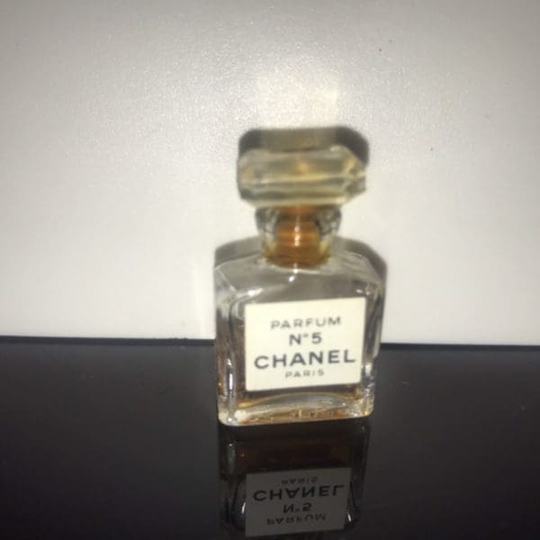 Chanel No. 5 čistý parfém 1,5 ml - Obrázek 2