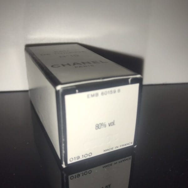 Chanel  N°19  Eau de Toilette  4,5 ml - Obrázek 4