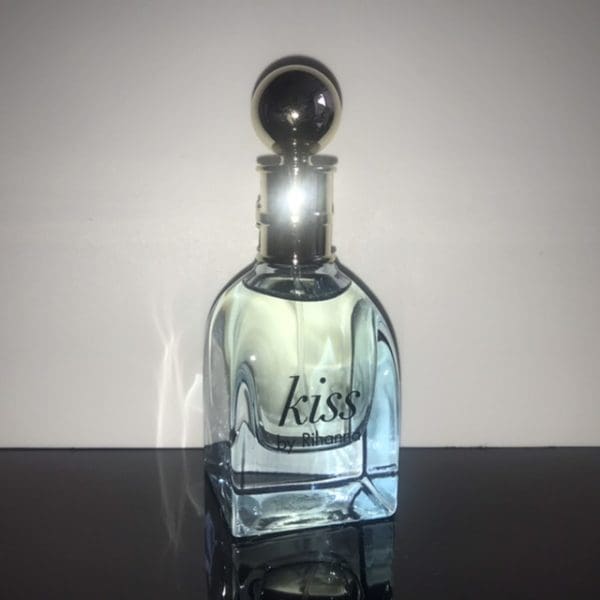Rihanna  Kiss  Eau de Parfum  30 ml  Vapo - Obrázek 2