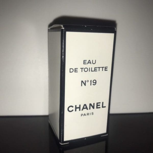 Chanel  N°19  Eau de Toilette  4,5 ml - Obrázek 7
