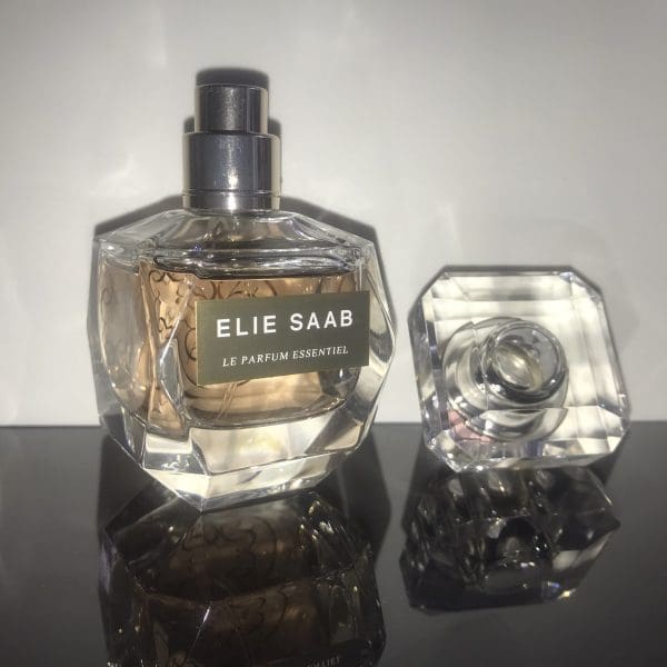 Elie Saab  Le Parfum Essentiel  Eau de Parfum  30 ml  Vapo - Obrázek 3