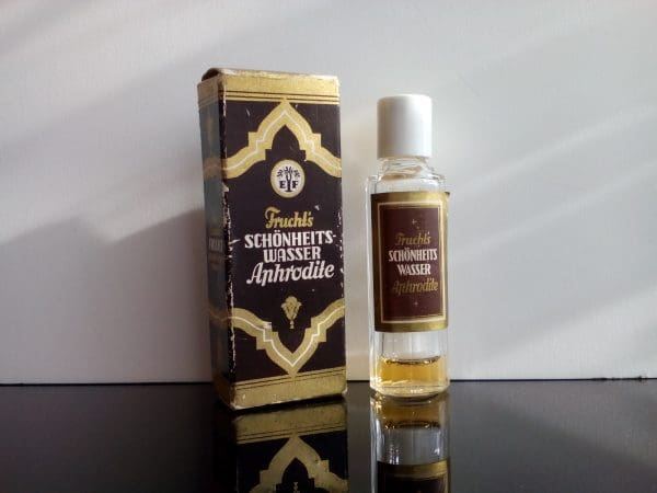 Frau Elizabeth  Frucht's Schonheits-Wasser  Aphrodite