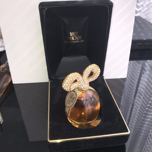 Rezervace: Elizabeth Taylor  White Diamonds  čistý parfém  30 ml - Obrázek 5