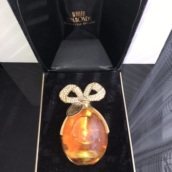 Rezervace: Elizabeth Taylor  White Diamonds  čistý parfém  30 ml - Obrázek 3