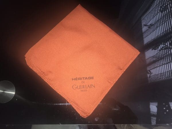 Šátek Guerlain  Héritage de Guerlain  čisté hedvábí