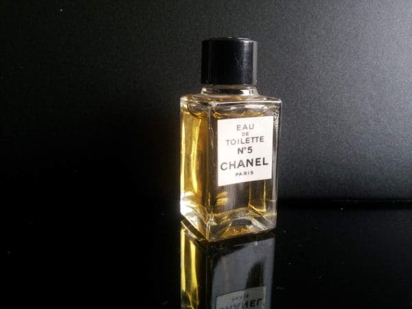 Chanel  No. 5  Eau de Toilette  4 ml  nestárnoucí klasika
