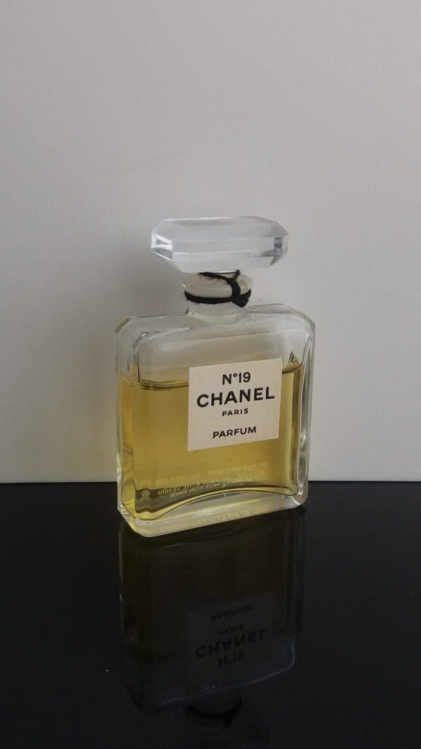 Chanel  no. 19  čistý parfém