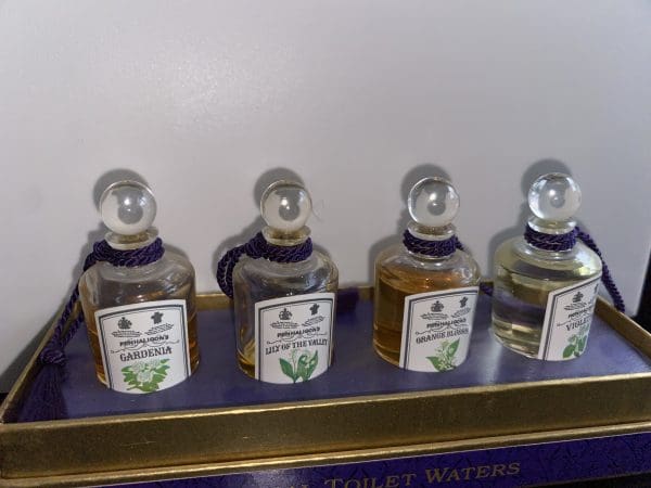 Penhaligons Eau de Toilette 5 ml Gardenia-Lily of the Valley-Orange Blossom-Violetta vintage rarita - Obrázek 5