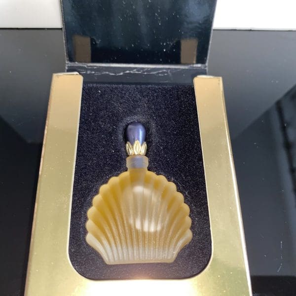 Elizabeth Taylor Black Pearls čistý parfém - Obrázek 7
