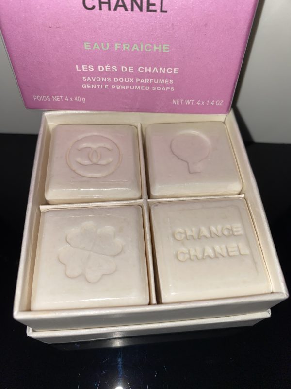 Chanel Chance Eau Fraîche parfémovaná mýdla 4×40 g (Les Dés de Chance) - Obrázek 8