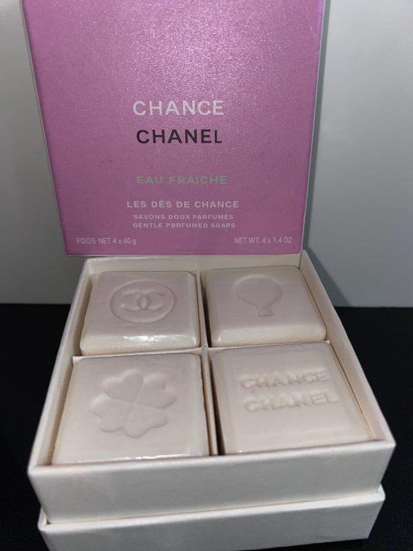 Chanel Chance Eau Fraîche parfémovaná mýdla 4×40 g (Les Dés de Chance) - Obrázek 7