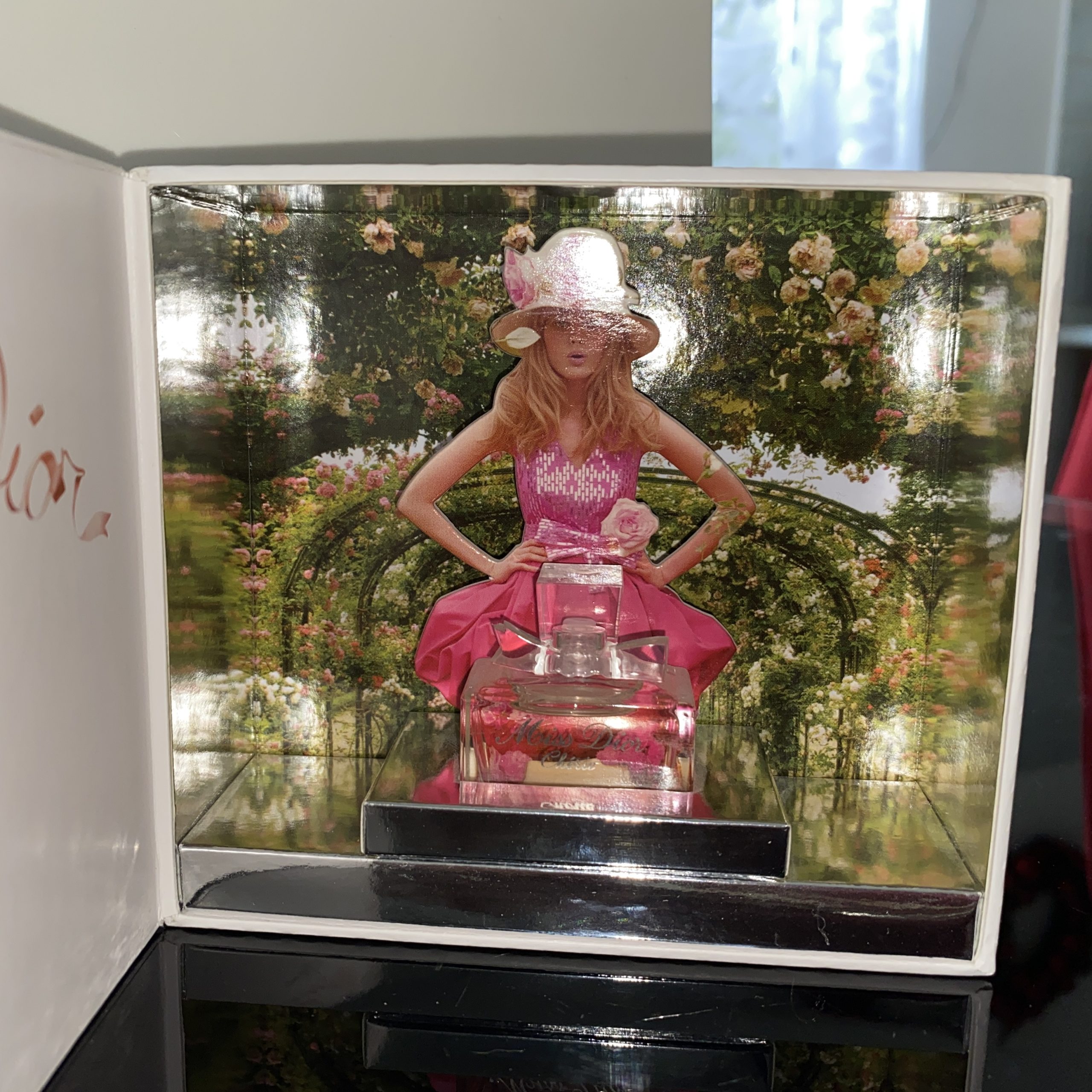 Christian Dior Miss Dior Chérie Eau De Toilette (2010) 5 ml - Obrázek 13